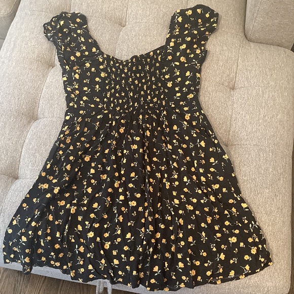 Black and yellow floral dress - Picture 2 of 3
